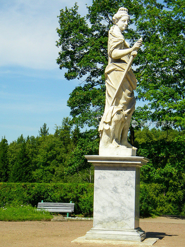 俄罗斯圣彼得堡戴安娜帕甫洛夫斯克宫花园雕像