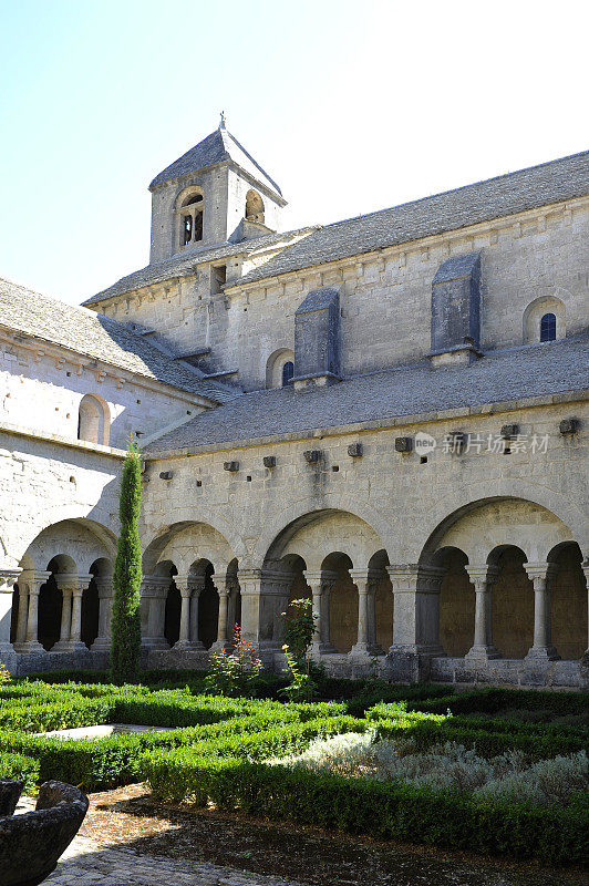 塞纳克修道院内修道院-法国