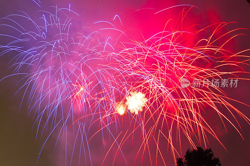 7月4日的烟花庆典，圣诞节和新年