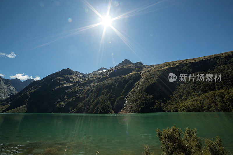 玛丽安湖，位于新西兰峡湾国家公园