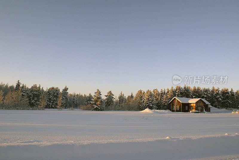 芬兰拉普兰的雪景观住宅