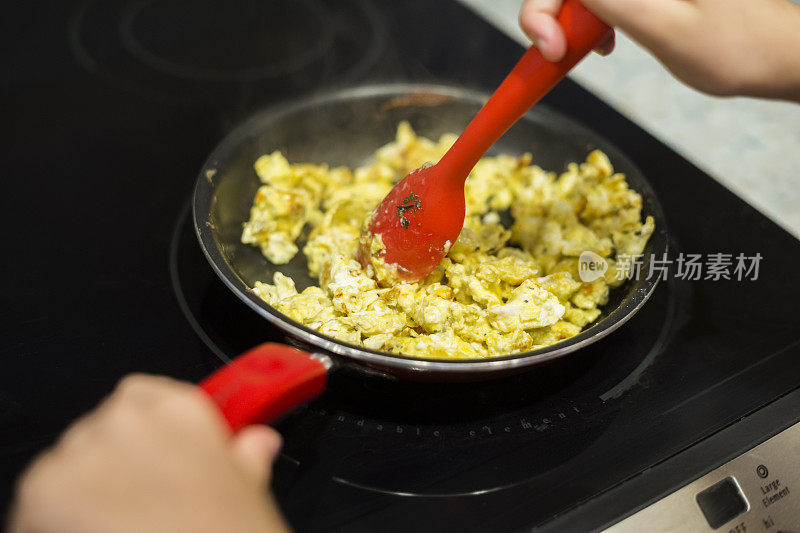 用百里香炒蛋