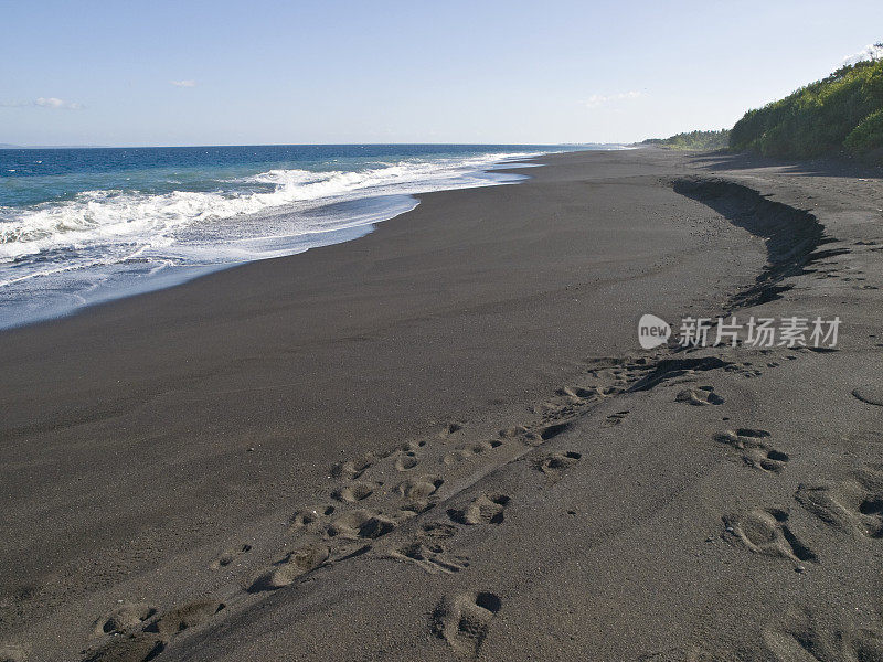 巴厘岛的黑海滩