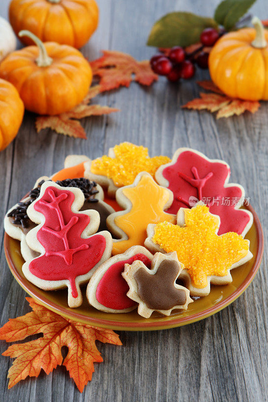 秋天的饼干和装饰品