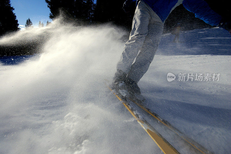 滑雪的司机