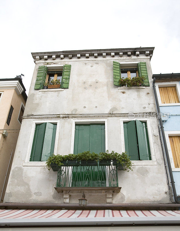 意大利威尼斯商店上方的住宅