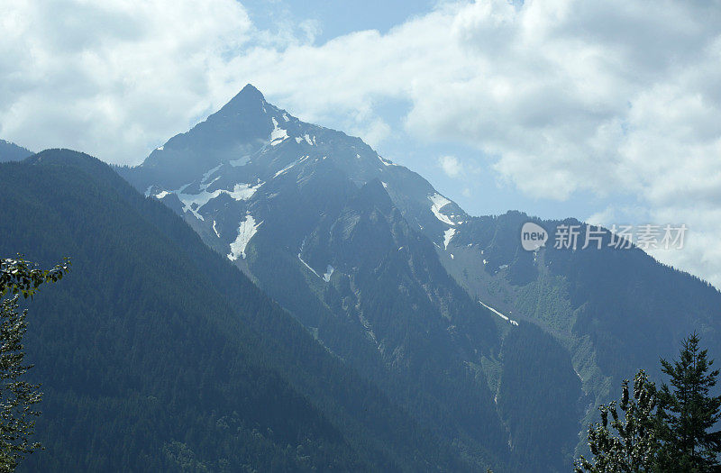 夏季加拿大不列颠哥伦比亚省太平洋海岸山脉