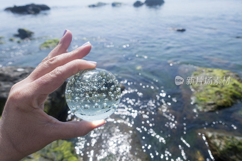 手持水晶球