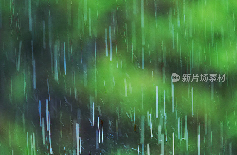 倾盆大雨