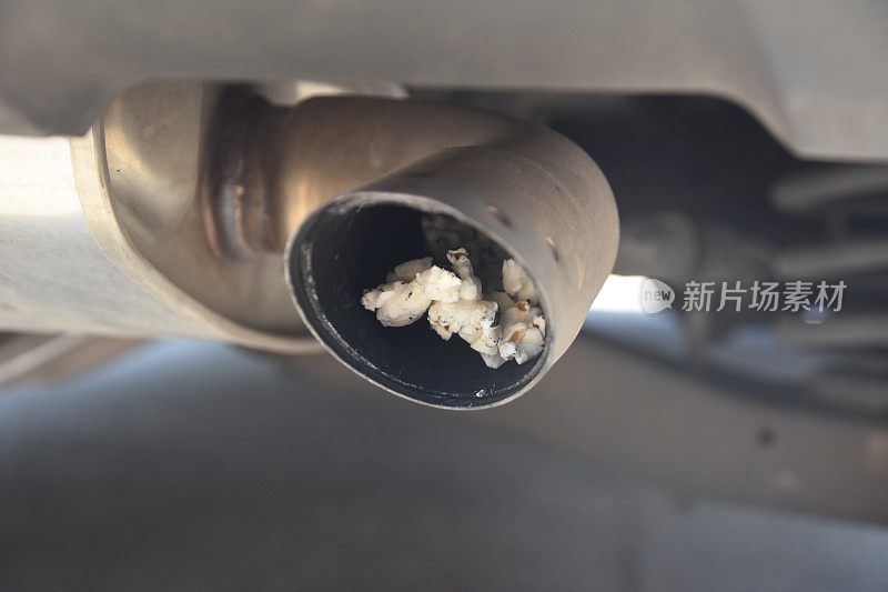 爆米花是从汽车排气管里出来的