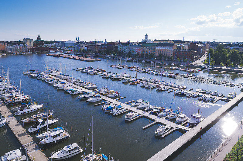 赫尔辛基港口与船只日落芬兰夏天