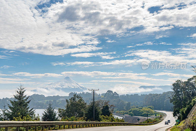 在去智利湖区的奥索尔诺火山的路上——智利的瓦拉斯港