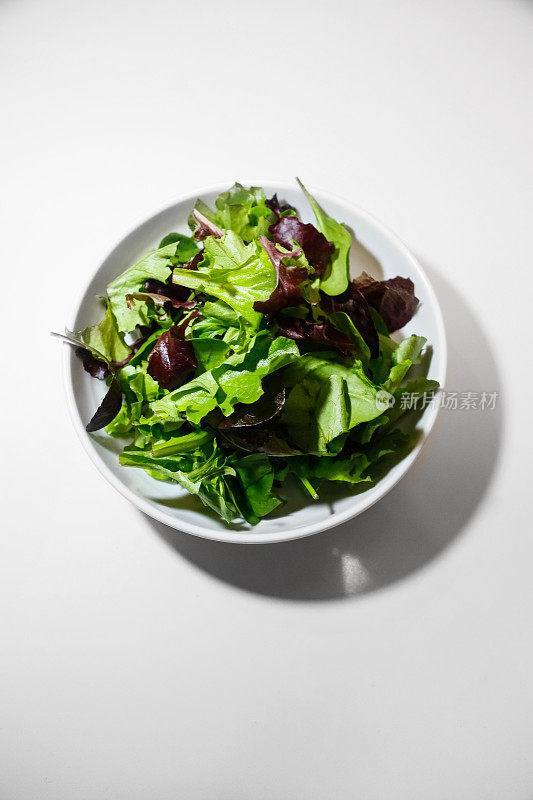 健康饮食:几碗美味的生菜