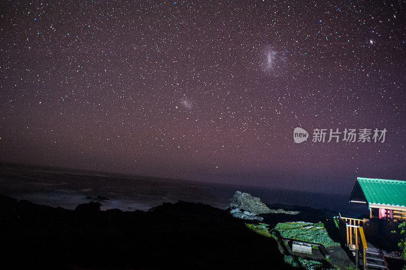 水獭在夜间出没