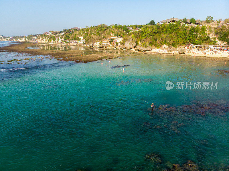 巴东海滩鸟瞰图。印尼巴厘岛,