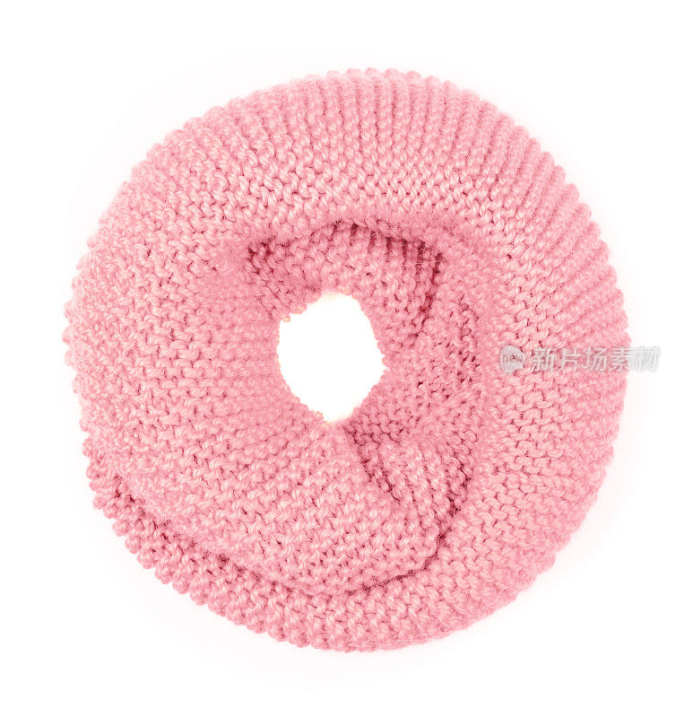 羊毛围巾。粉红色的围巾孤立在白色的背景