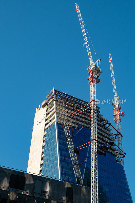 新型建筑施工现场塔式起重机的应用