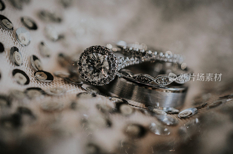 新娘和新郎戒指