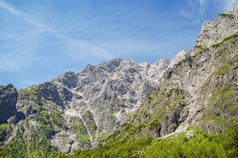 伯希特斯加登阿尔卑斯山和沃兹曼山丘