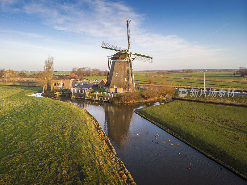 Maasland的荷兰风车鸟瞰图
