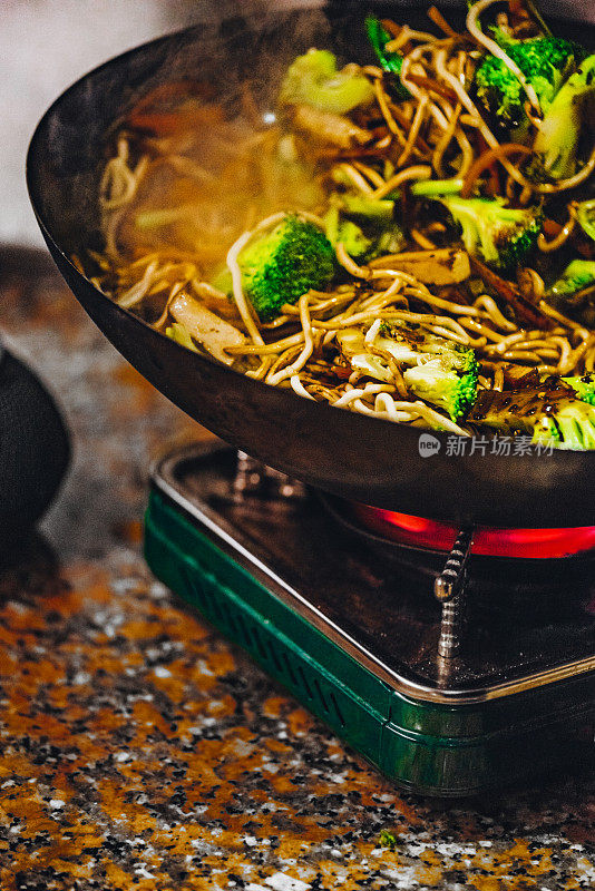 自制炒菜-亚洲炒锅在家烹饪