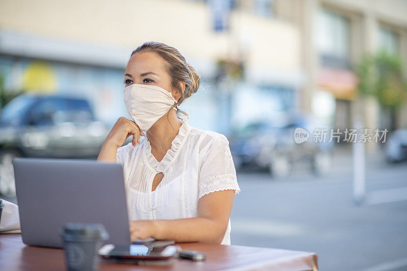 戴着面罩的西班牙妇女