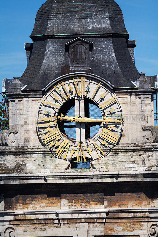 位于布鲁塞尔的圣凯瑟琳古老钟塔上的钟