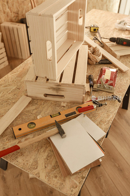 制作木箱所需的工作工具