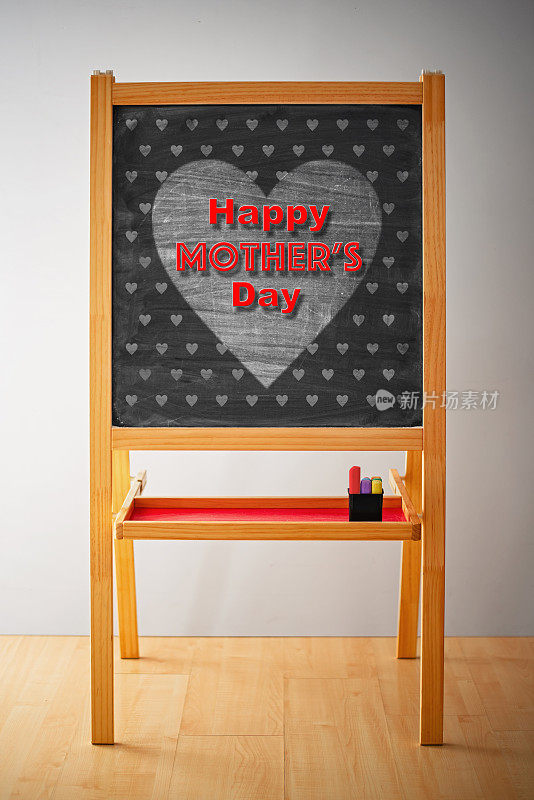 在黑板上写母亲节快乐