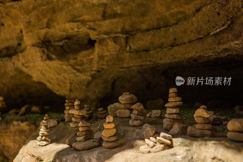 美丽的石头构成的风景在卢森堡