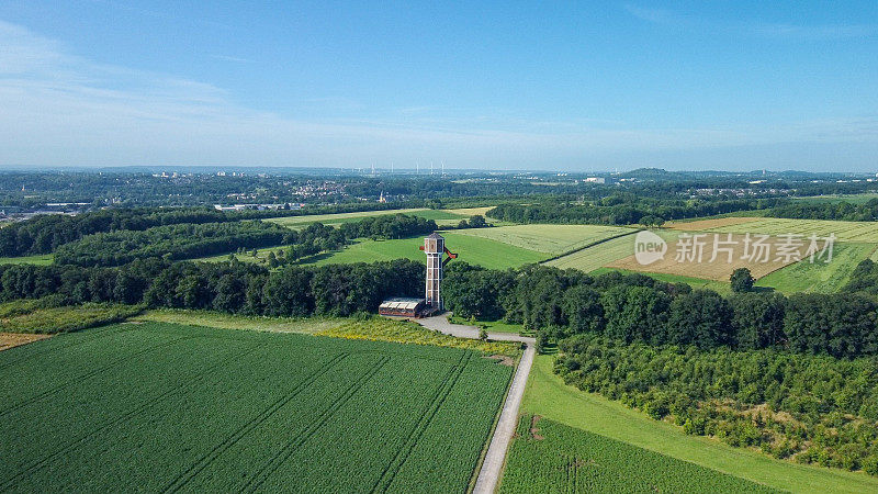 林堡省农田、森林和水塔的航拍照片(NL)