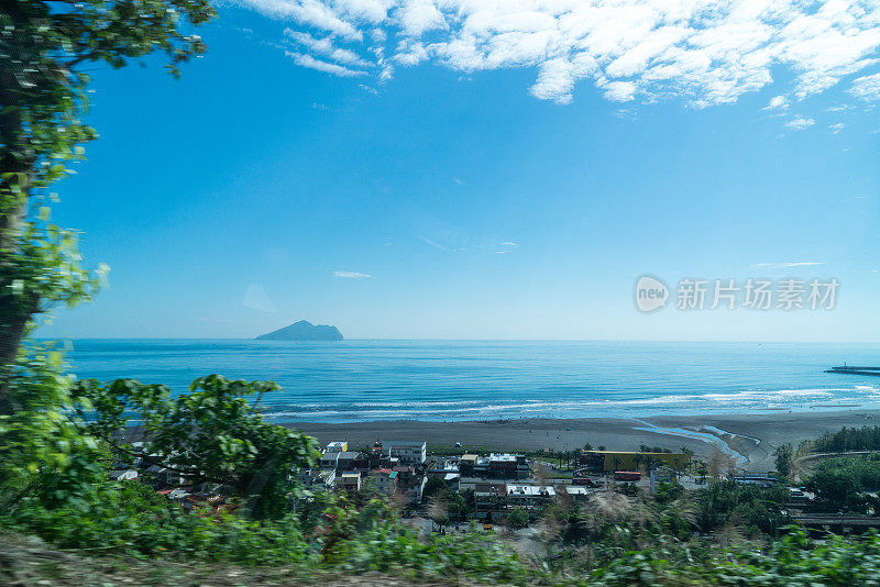 在台湾宜兰，沿海地区的海景很有特色。