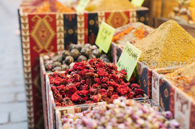 土耳其安塔利亚的香料和茶叶集市和街头市场