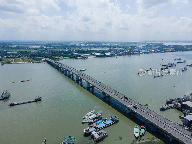 孟加拉国梅克纳大桥鸟瞰图。梅克纳河上的梅克纳河大桥