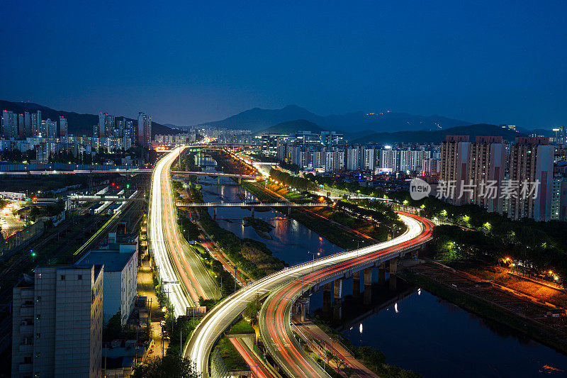 韩国京畿道安阳川的夜景