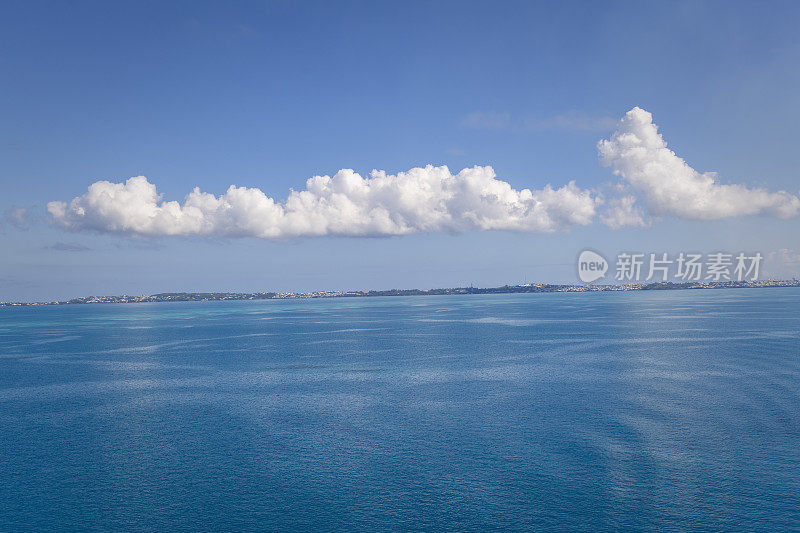 从海上的船上看到的百慕大海岸线