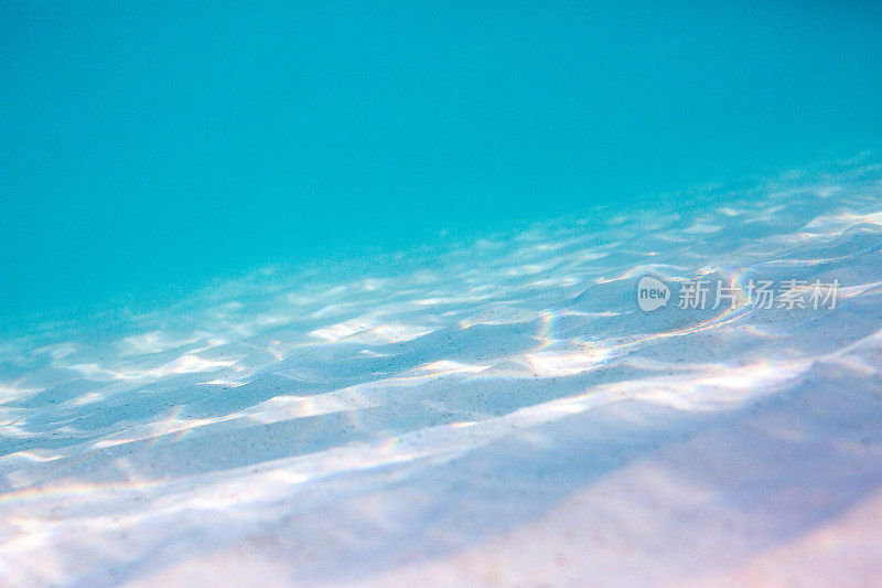 水下拍摄的空白沙海底。