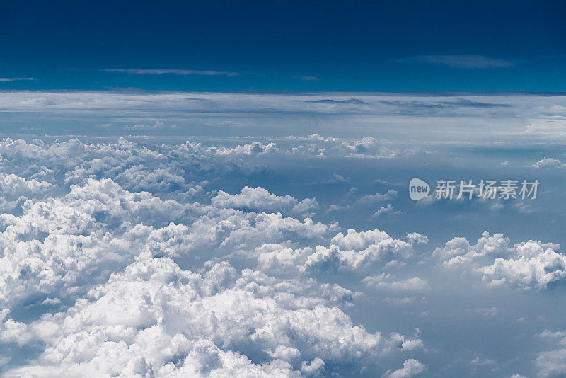 飞机上云和蓝天