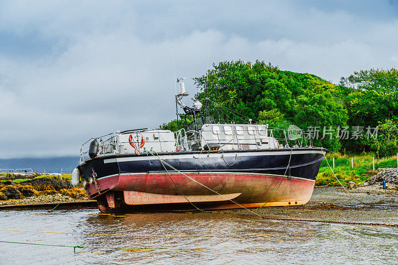 斯凯岛海滩上被遗弃的沉船