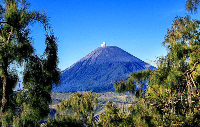 塞默如山全景图