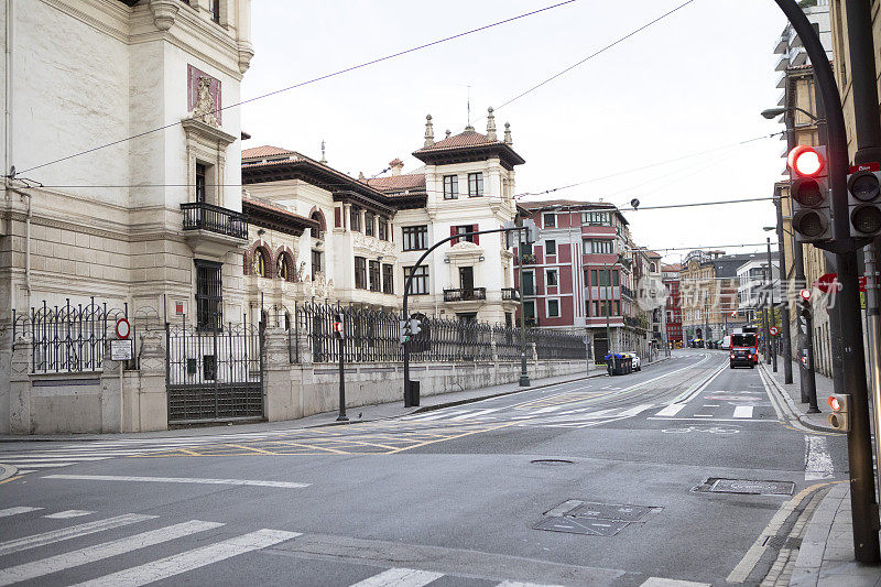 西班牙城市的十字路口
