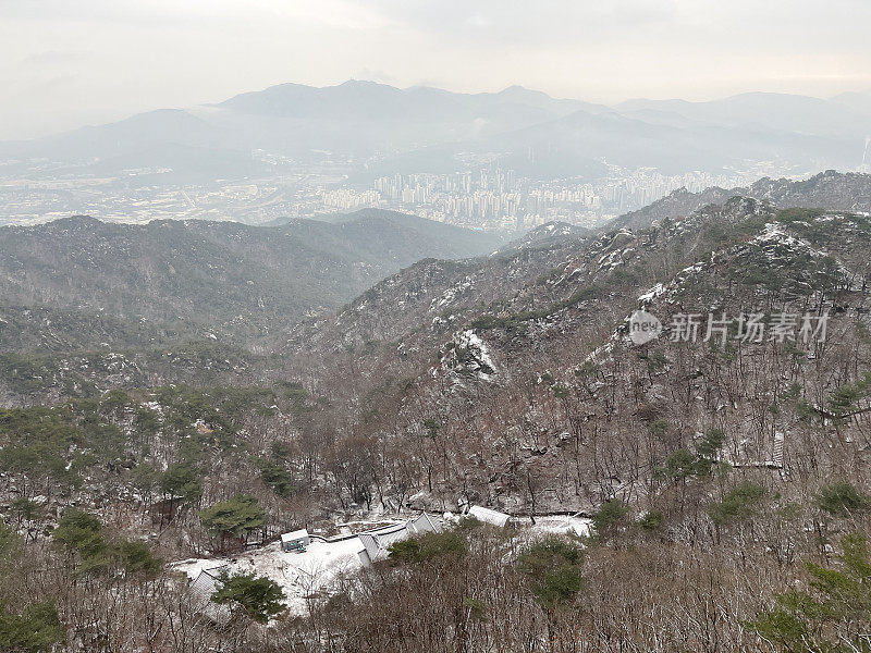 冬山上的第一场雪