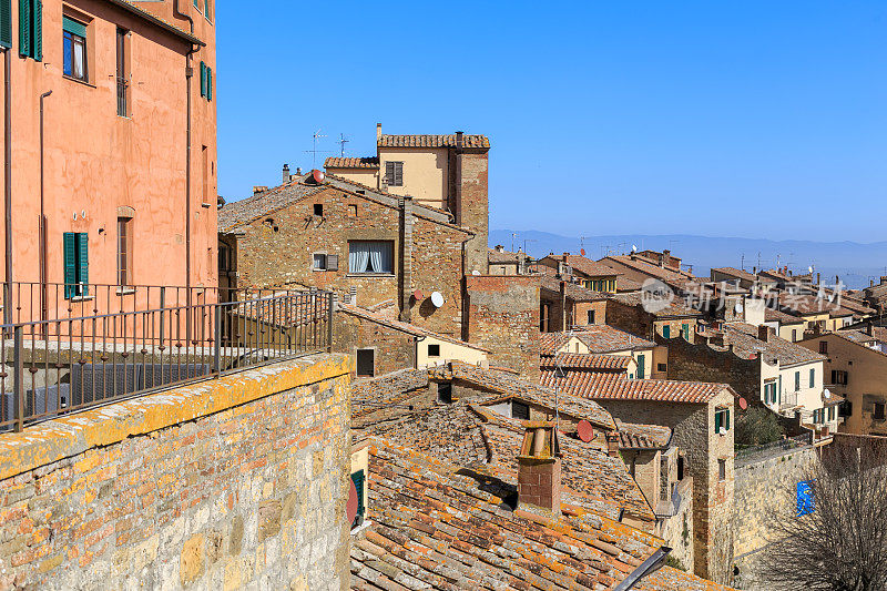 托斯卡纳Montepulciano老城的屋顶