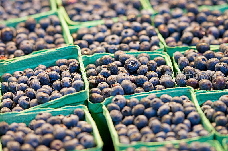 农贸市场展出的蓝莓