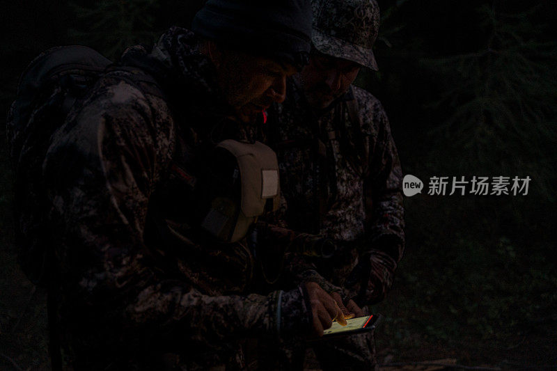 猎人在夜间狩猎时追踪设备