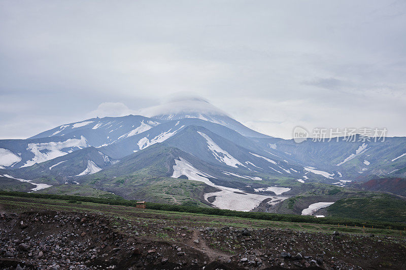 阴天的阿瓦恰火山山麓