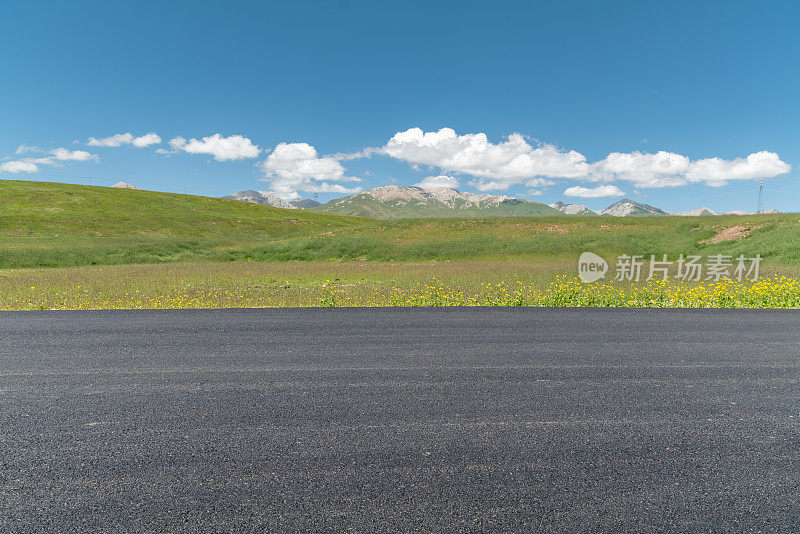 穿越草原的道路