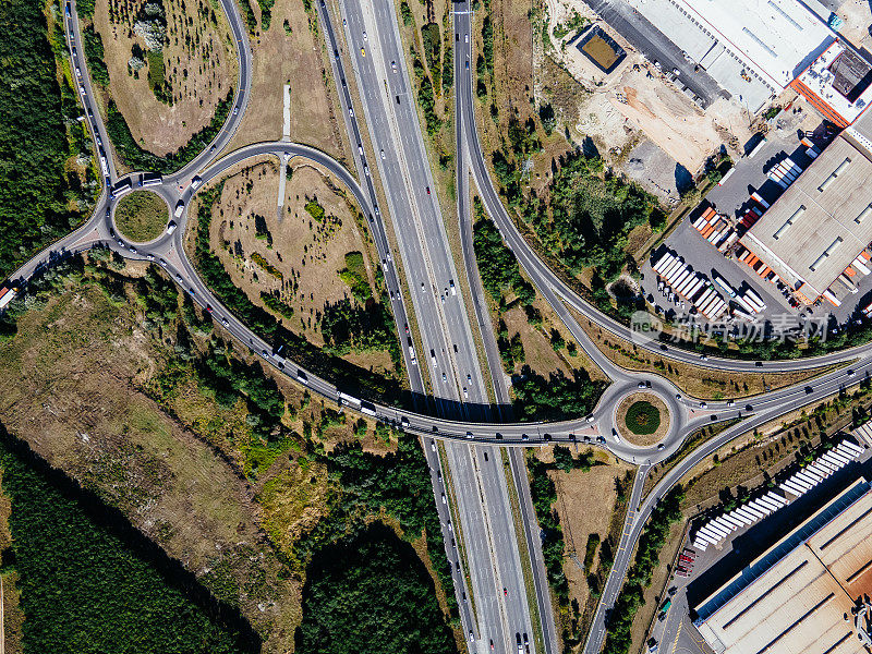 道路，环岛，高速公路和高速公路，鸟瞰图