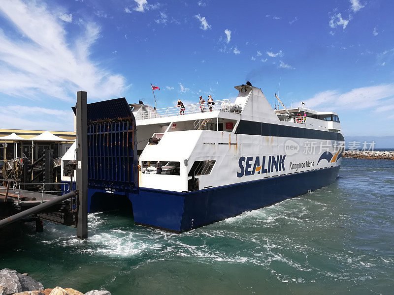 2018年1月21日，南澳大利亚阿德莱德:Sealink渡轮从袋鼠岛抵达杰维斯角码头