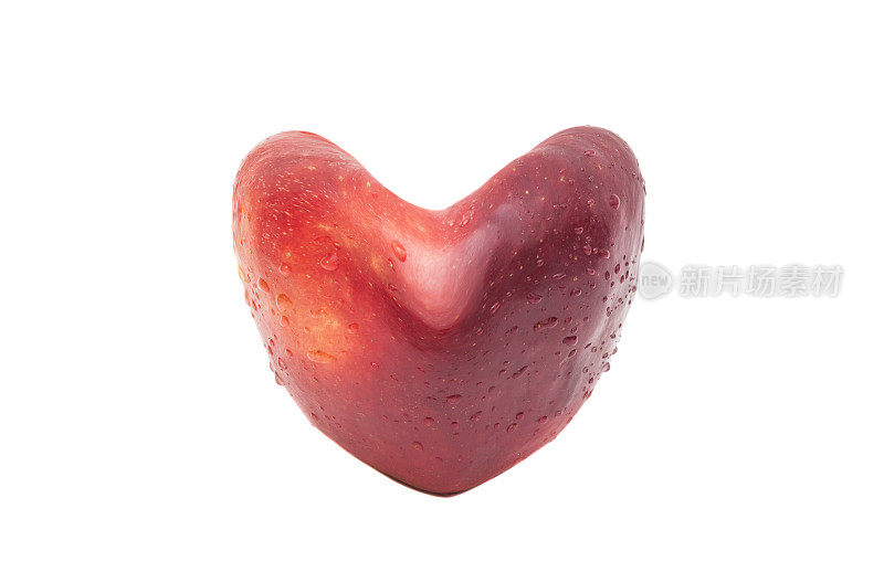 心型红苹果孤立于白色背景上